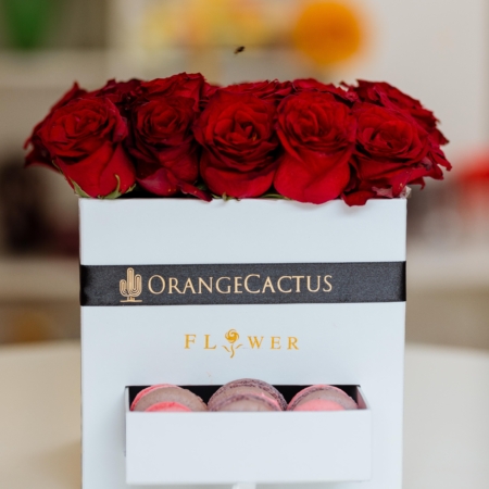Flower & Macaroon box