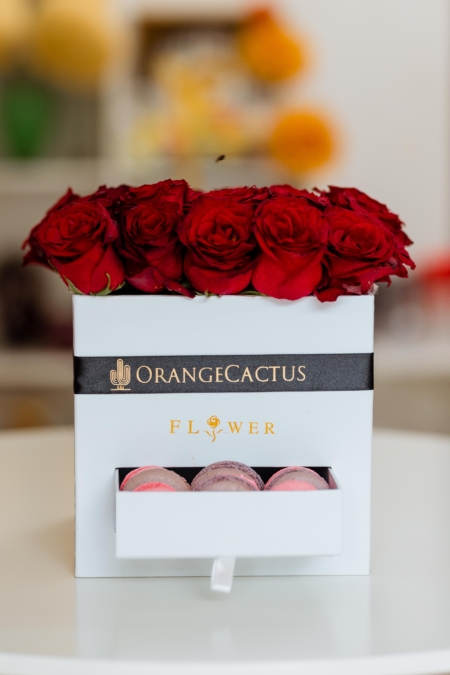 Flower & Macaroon box